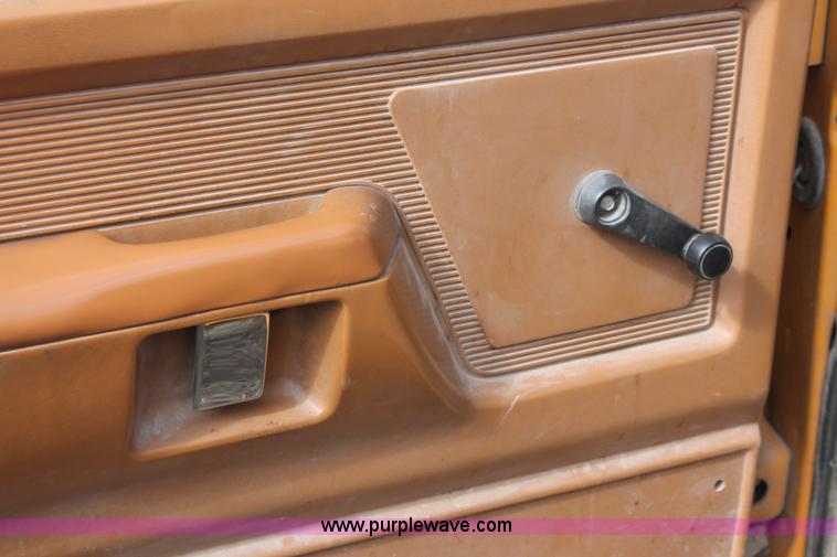 image for item E2967 1992 Dodge D350 utility truck