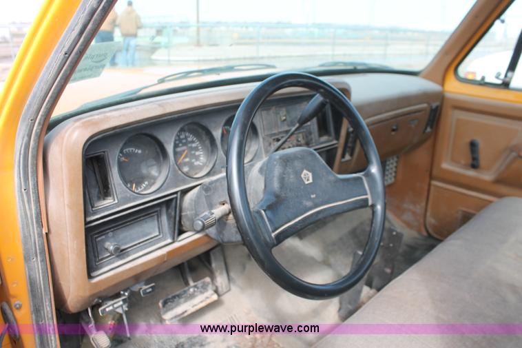 image for item E2967 1992 Dodge D350 utility truck