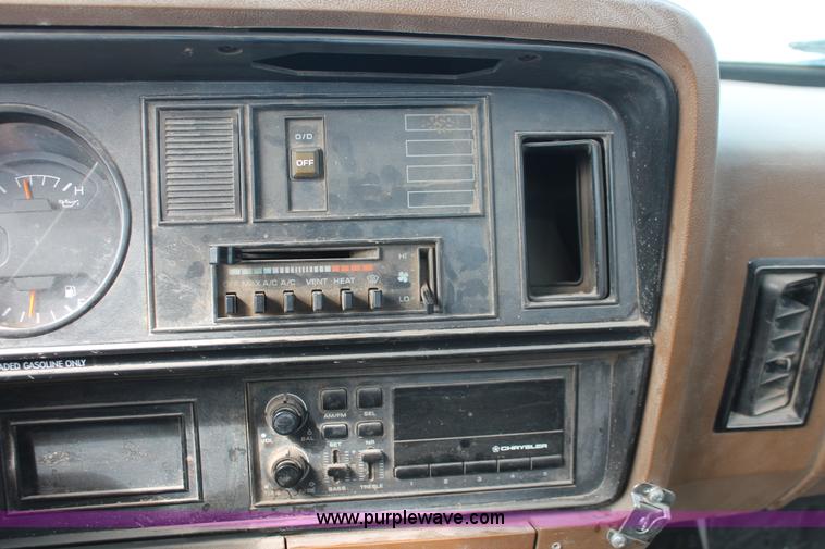 image for item E2967 1992 Dodge D350 utility truck