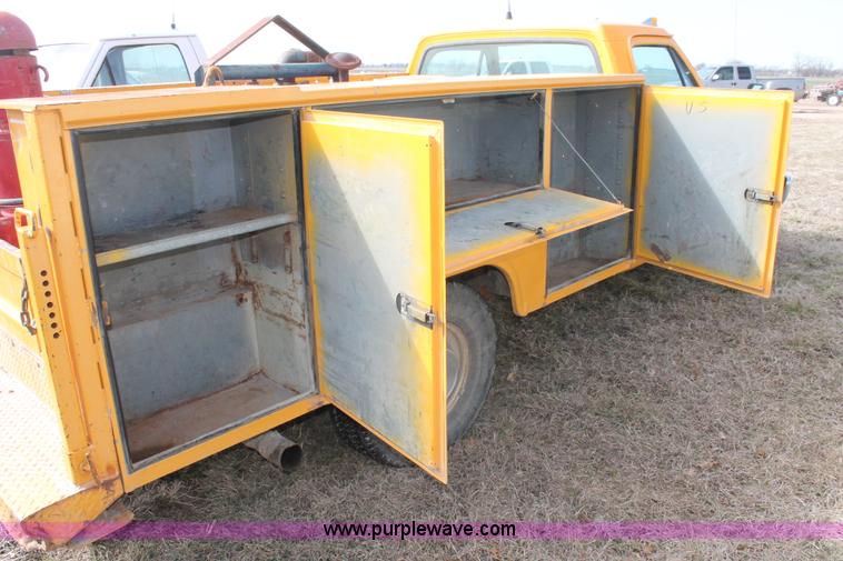 image for item E2967 1992 Dodge D350 utility truck