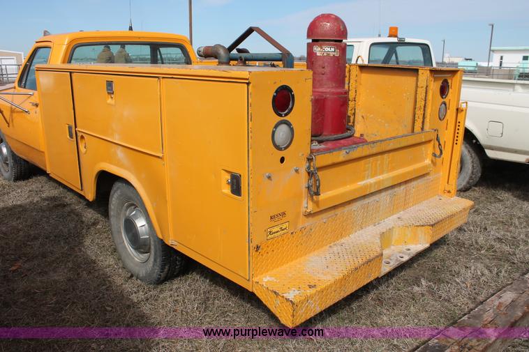 image for item E2967 1992 Dodge D350 utility truck