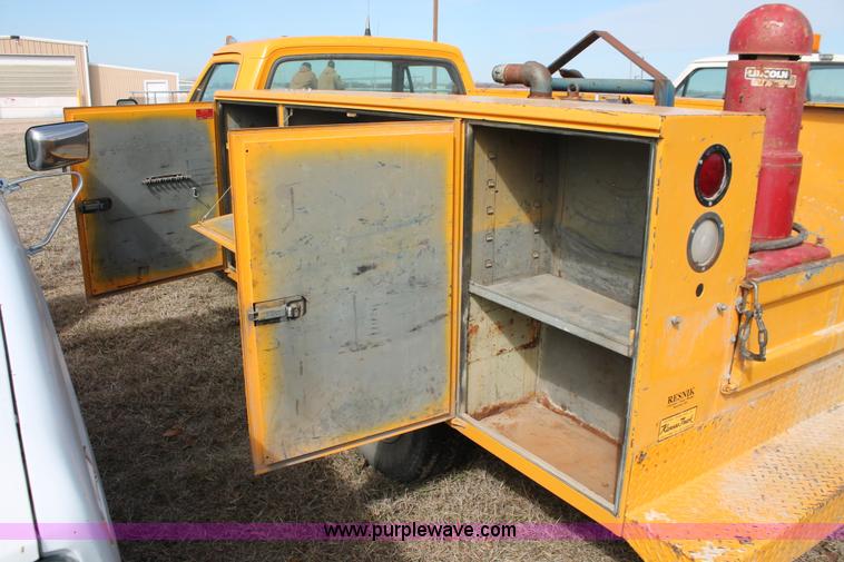 image for item E2967 1992 Dodge D350 utility truck