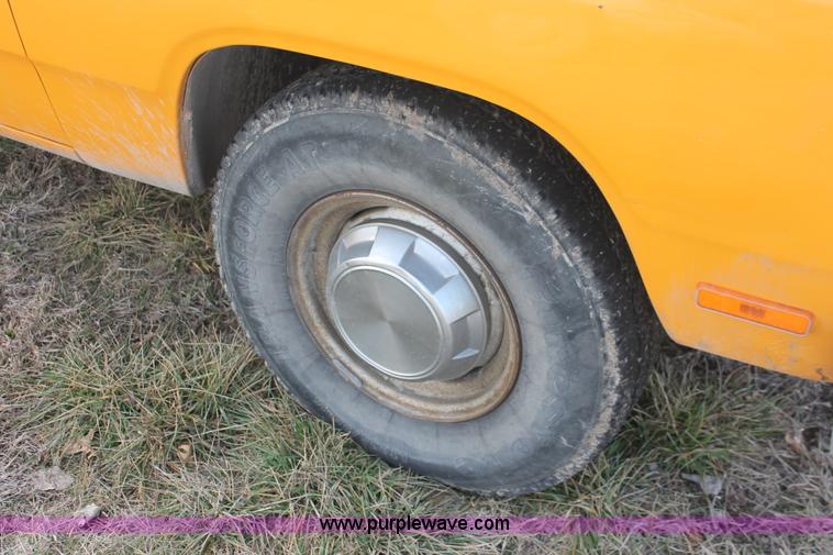 image for item E2967 1992 Dodge D350 utility truck