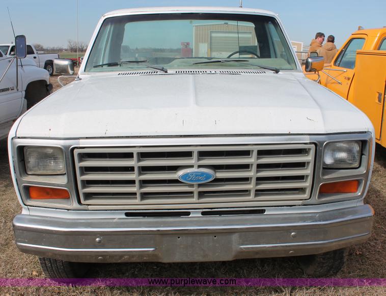 image for item E2968 1985 Ford F250 pickup truck