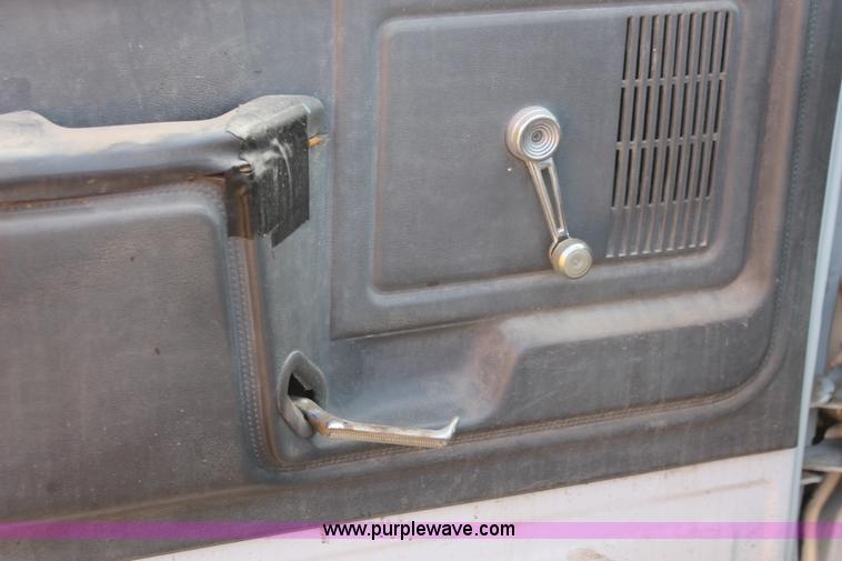 image for item E2968 1985 Ford F250 pickup truck