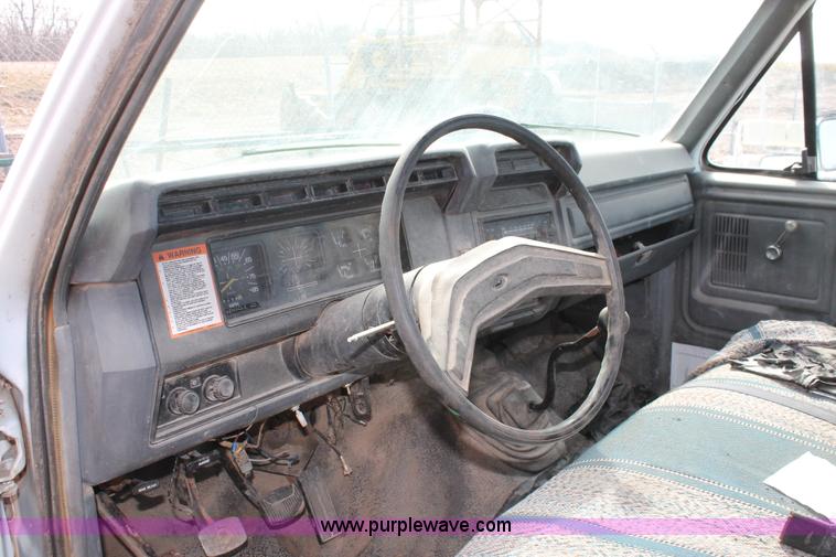 image for item E2968 1985 Ford F250 pickup truck