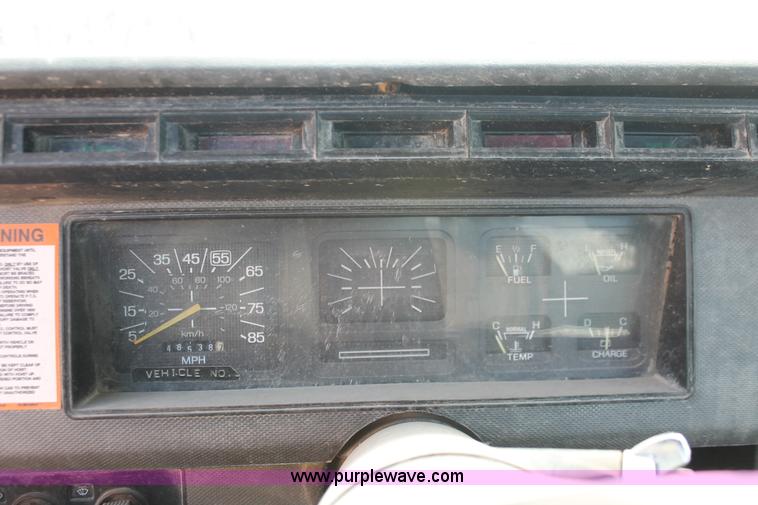 image for item E2968 1985 Ford F250 pickup truck