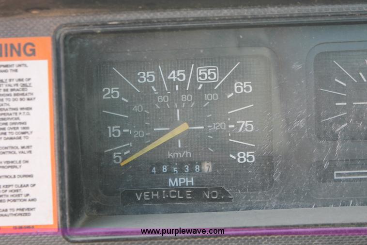 image for item E2968 1985 Ford F250 pickup truck