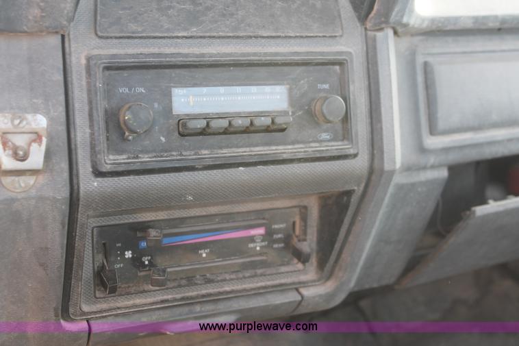 image for item E2968 1985 Ford F250 pickup truck