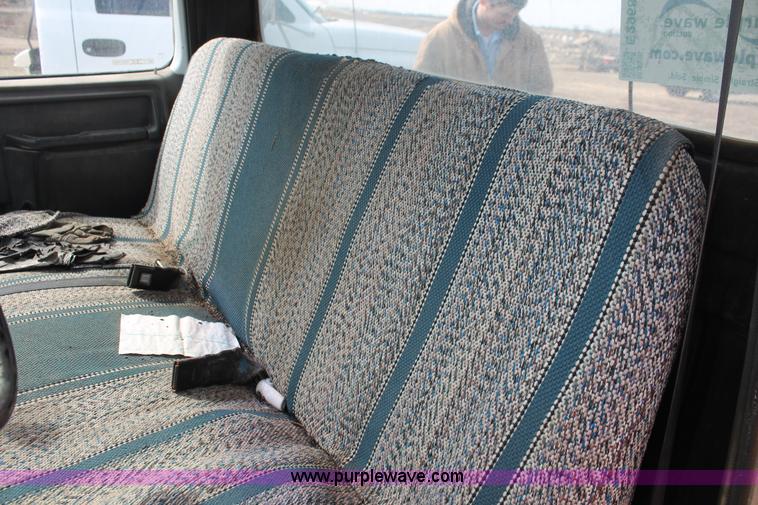 image for item E2968 1985 Ford F250 pickup truck