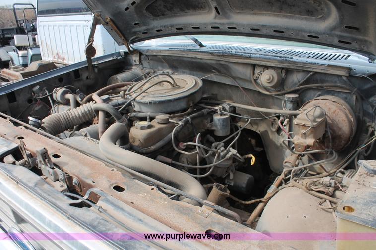 image for item E2968 1985 Ford F250 pickup truck