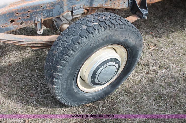 image for item E2968 1985 Ford F250 pickup truck