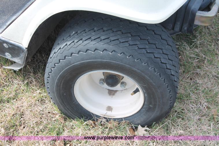 image for item E2970 Yamaha golf cart