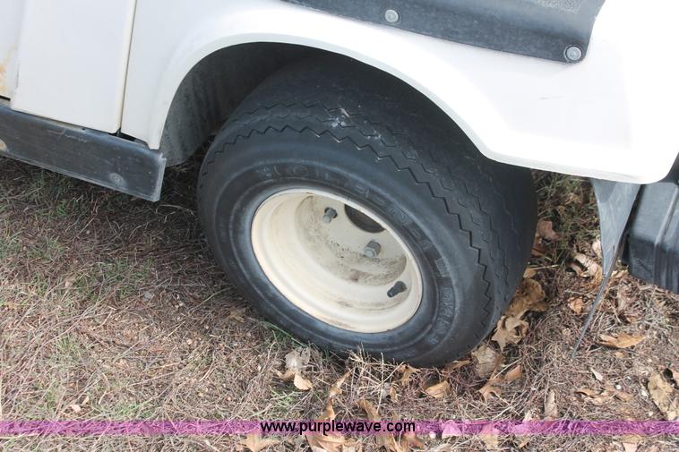 image for item E2970 Yamaha golf cart