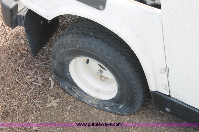 image for item E2972 Yamaha golf cart