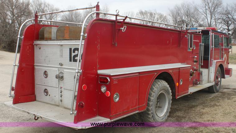 image for item E8475 1972 International fire engine