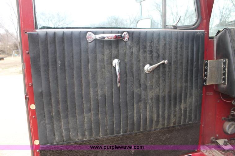 image for item E8475 1972 International fire engine