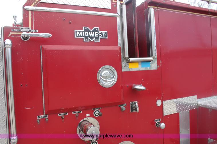 image for item E8475 1972 International fire engine