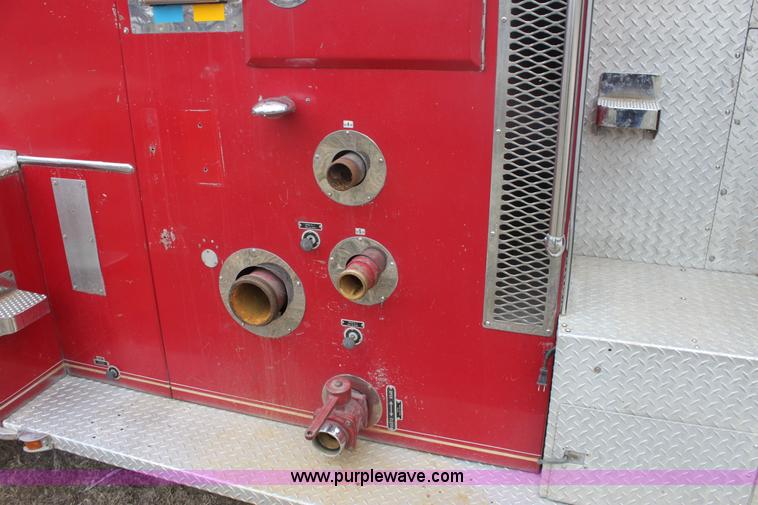 image for item E8475 1972 International fire engine