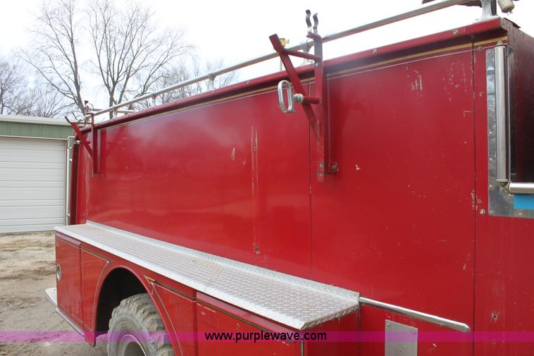 image for item E8475 1972 International fire engine