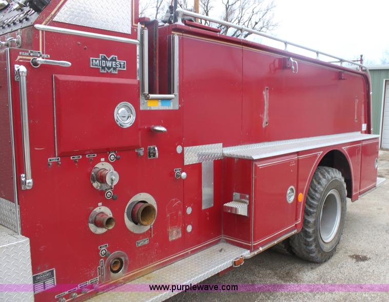 image for item E8475 1972 International fire engine