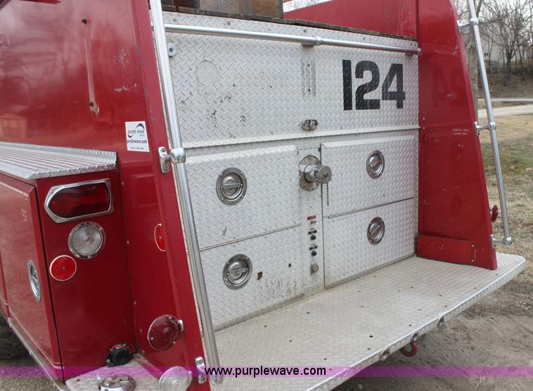 image for item E8475 1972 International fire engine