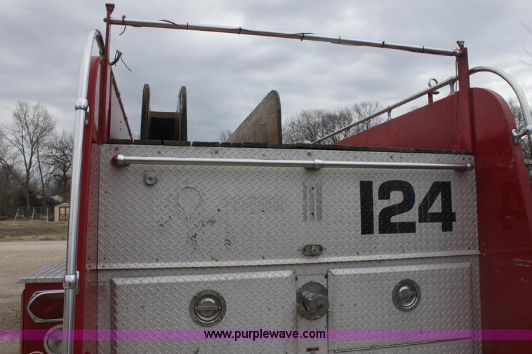 image for item E8475 1972 International fire engine