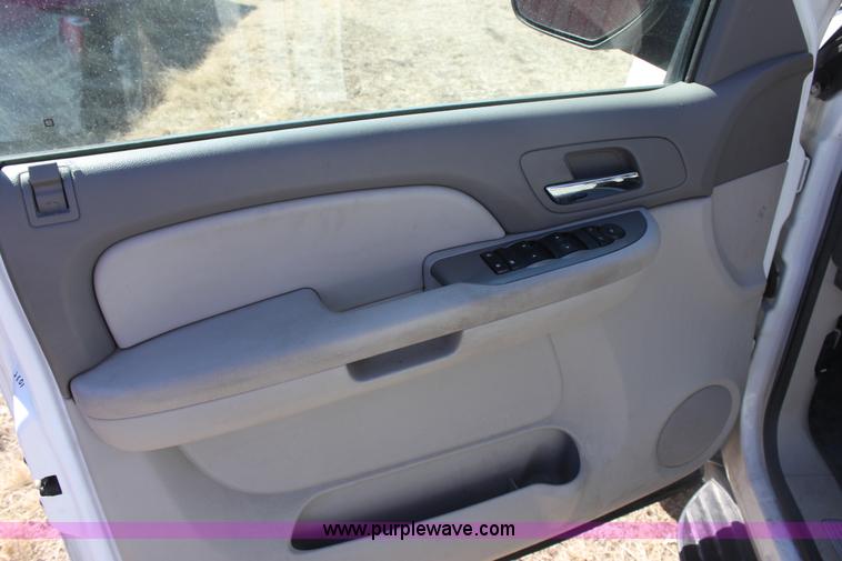 image for item E8480 2009 Chevrolet Suburban 2500 LS SUV