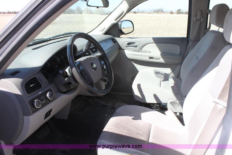 image for item E8480 2009 Chevrolet Suburban 2500 LS SUV