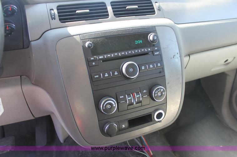 image for item E8480 2009 Chevrolet Suburban 2500 LS SUV