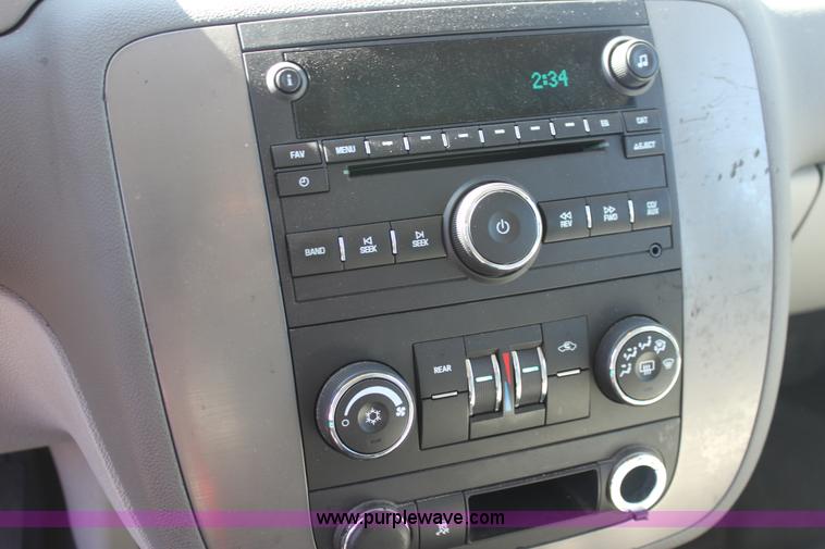 image for item E8480 2009 Chevrolet Suburban 2500 LS SUV