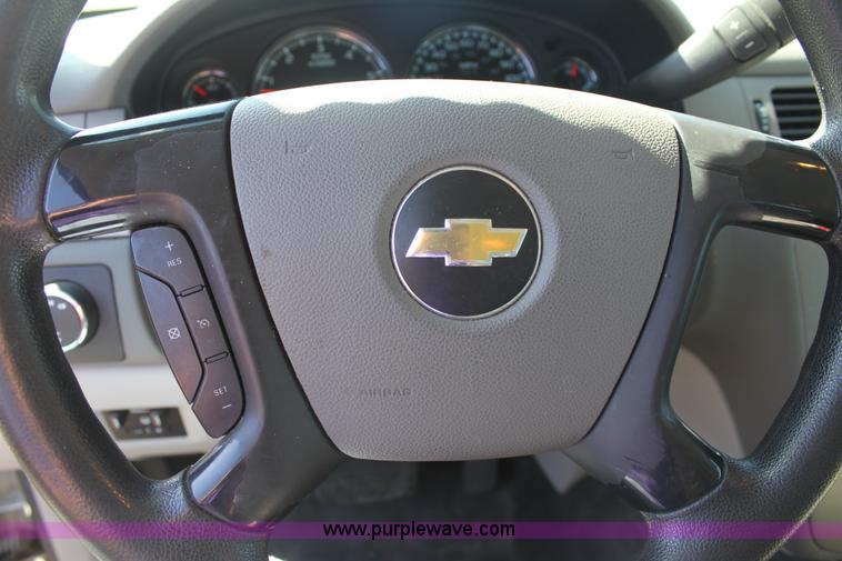 image for item E8480 2009 Chevrolet Suburban 2500 LS SUV