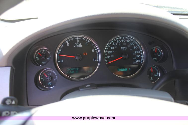 image for item E8480 2009 Chevrolet Suburban 2500 LS SUV