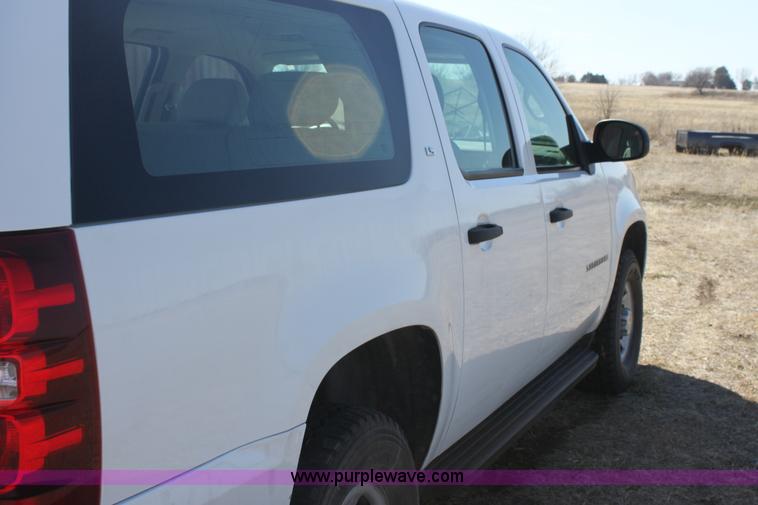 image for item E8480 2009 Chevrolet Suburban 2500 LS SUV