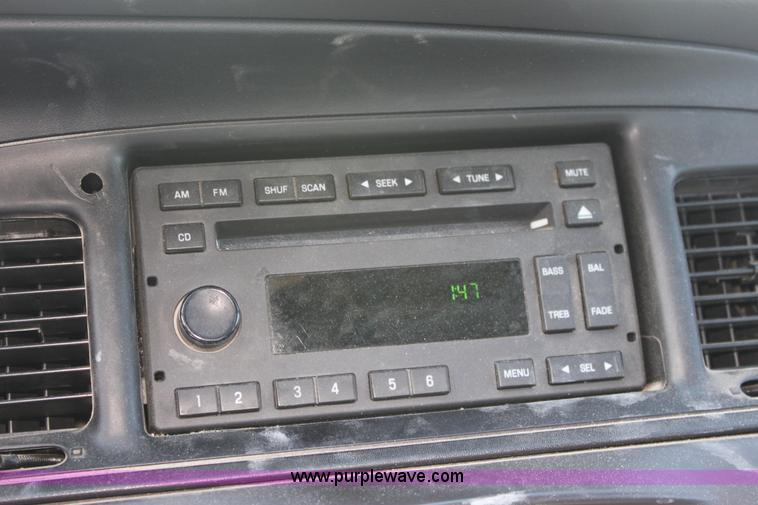 image for item E8481 2007 Ford Crown Victoria Police Interceptor