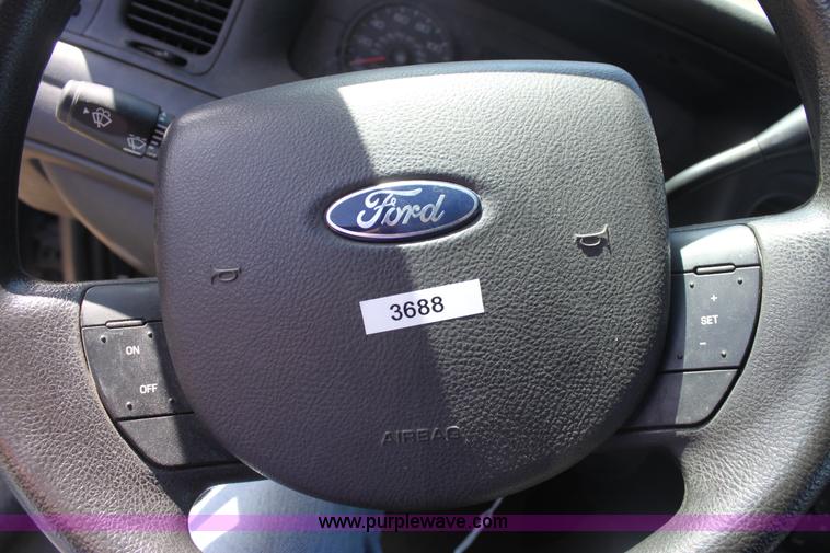 image for item E8481 2007 Ford Crown Victoria Police Interceptor