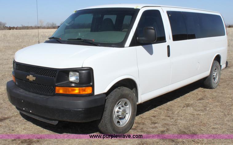 image for item E8485 2009 Chevrolet Express 3500 Extended van
