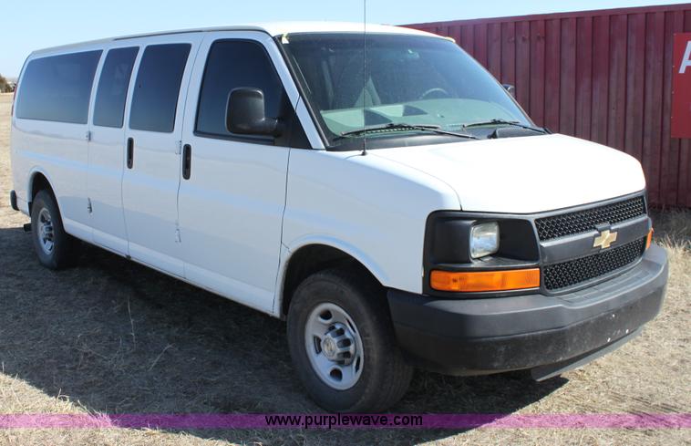 image for item E8485 2009 Chevrolet Express 3500 Extended van