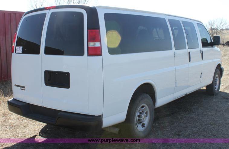 image for item E8485 2009 Chevrolet Express 3500 Extended van