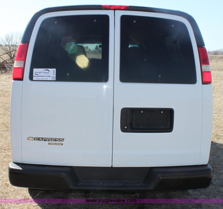 image for item E8485 2009 Chevrolet Express 3500 Extended van