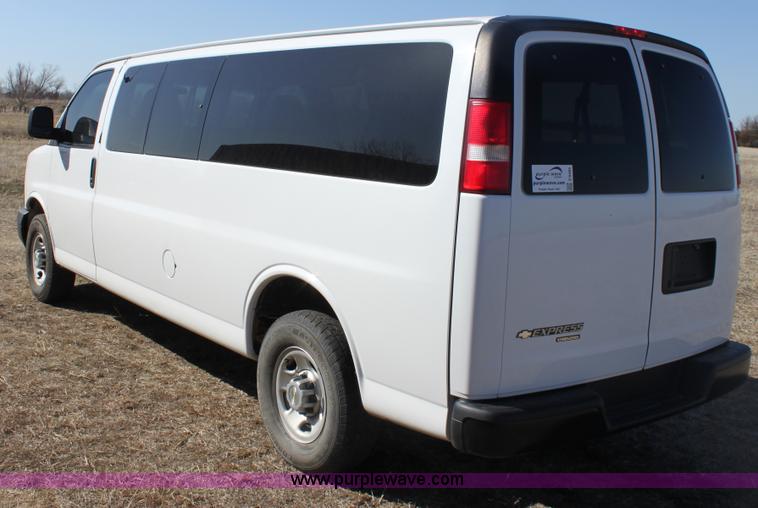 image for item E8485 2009 Chevrolet Express 3500 Extended van