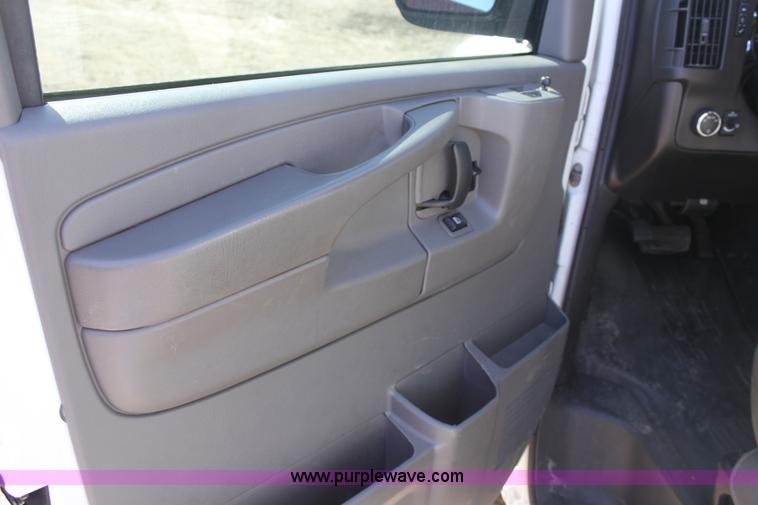 image for item E8485 2009 Chevrolet Express 3500 Extended van