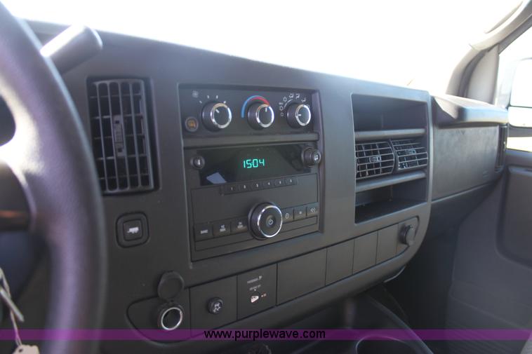 image for item E8485 2009 Chevrolet Express 3500 Extended van