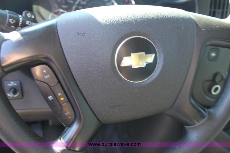 image for item E8485 2009 Chevrolet Express 3500 Extended van