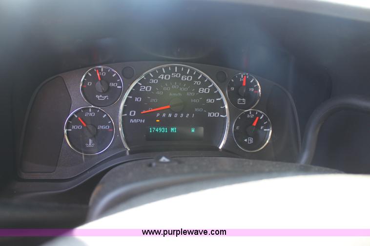 image for item E8485 2009 Chevrolet Express 3500 Extended van