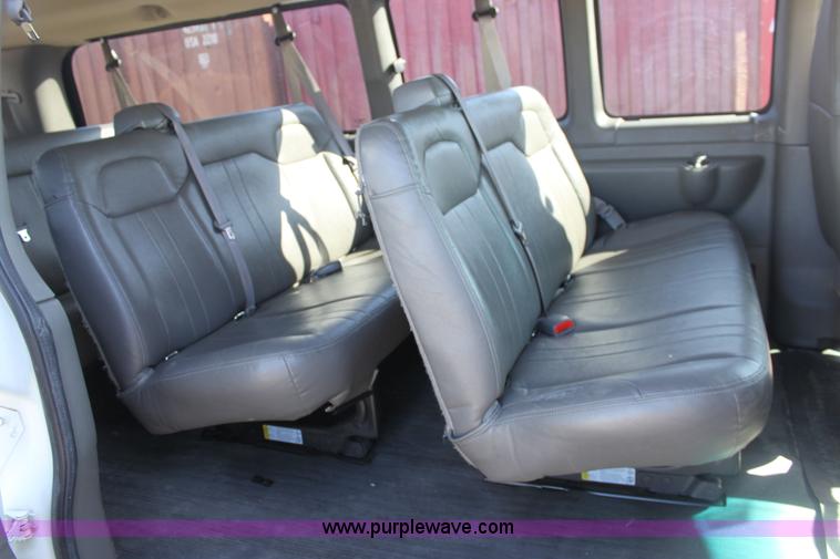image for item E8485 2009 Chevrolet Express 3500 Extended van