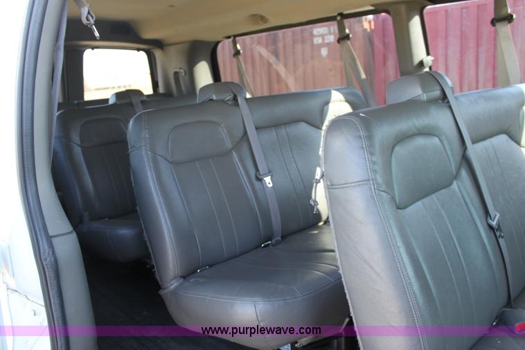 image for item E8485 2009 Chevrolet Express 3500 Extended van