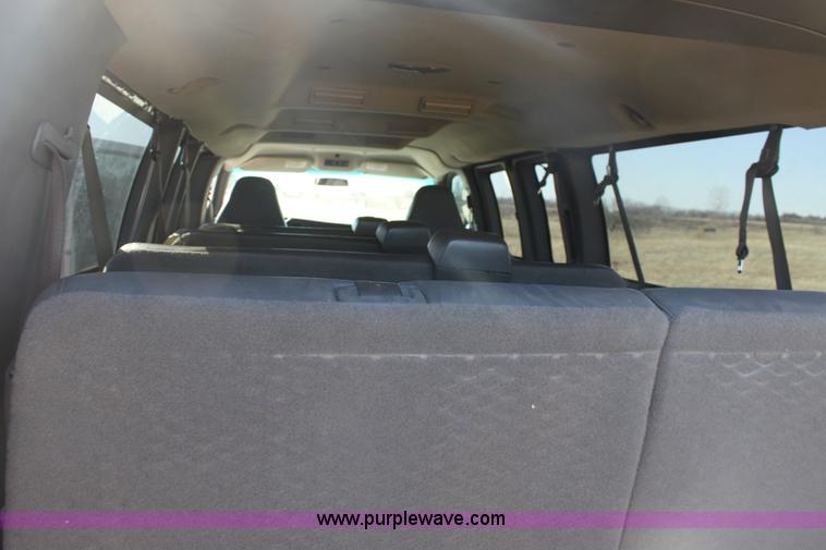 image for item E8485 2009 Chevrolet Express 3500 Extended van