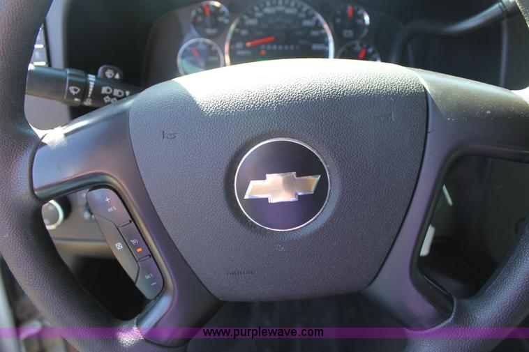 image for item E8485 2009 Chevrolet Express 3500 Extended van