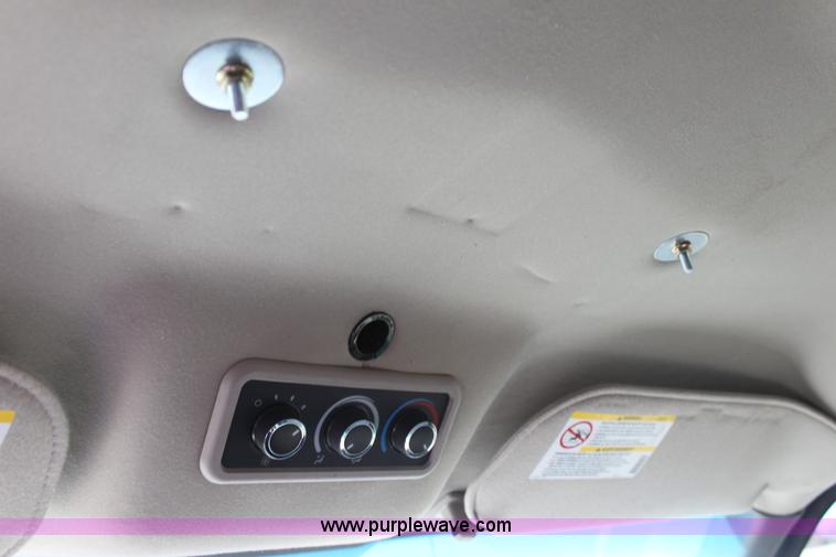 image for item E8485 2009 Chevrolet Express 3500 Extended van